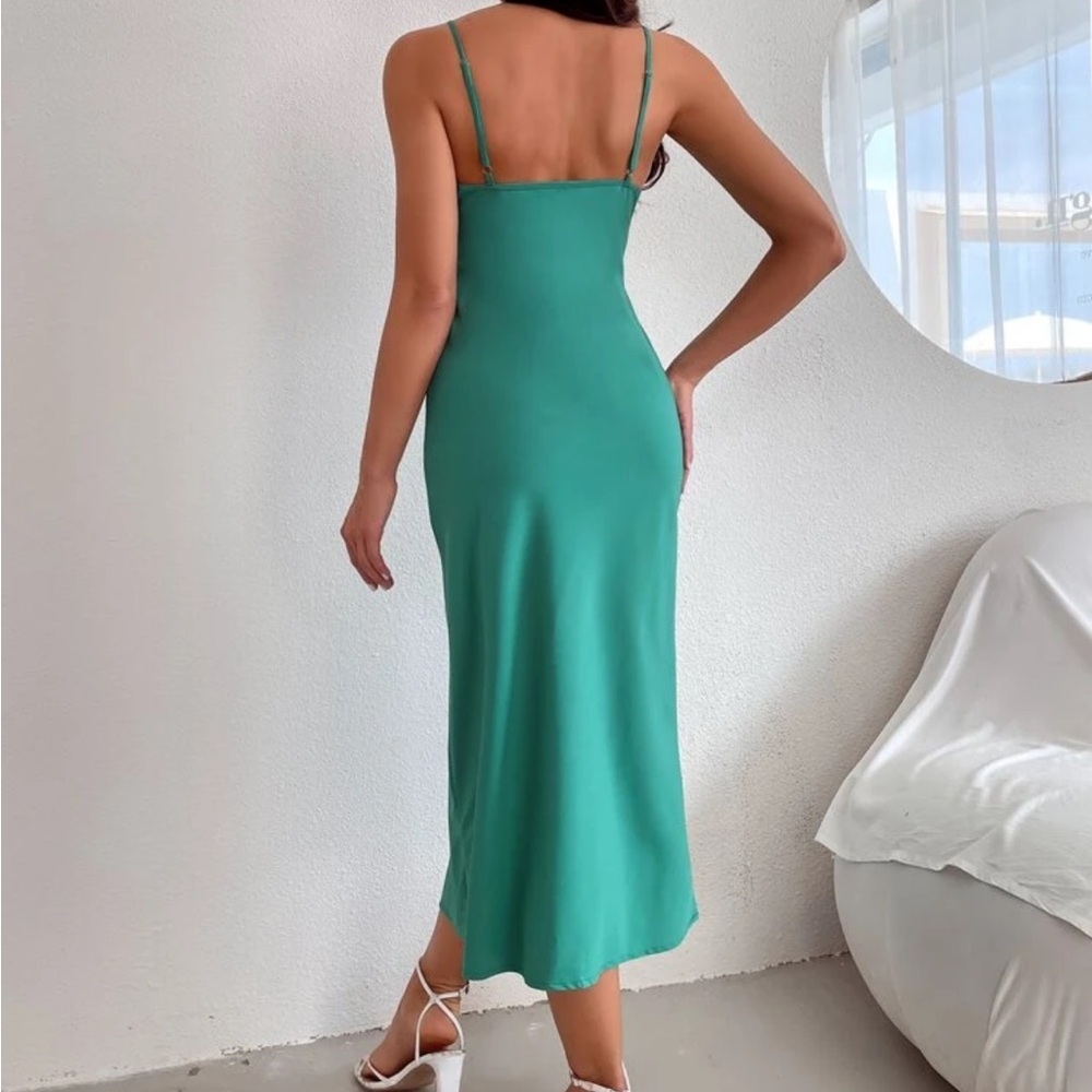 Elegant Green Satin Dress - Picture 4 of 6